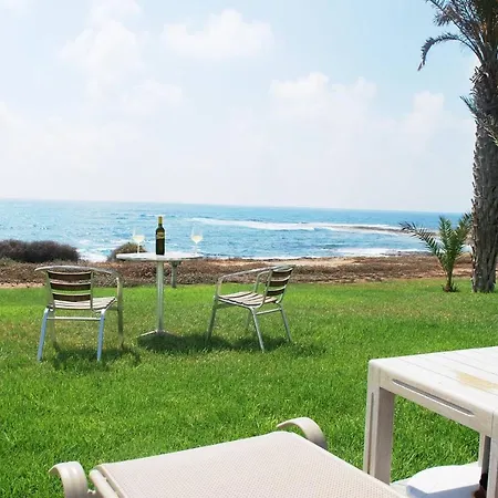 Sea Front Villa, Heated Private Pool, Amazing Location Paphos 323 * 基索内加
