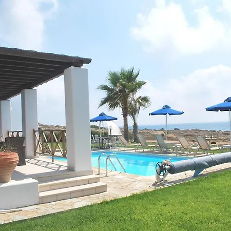 Sea Front Villa, Heated Private Pool, Amazing Location Paphos 323 基索内加