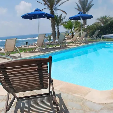 Sea Front Villa, Heated Private Pool, Amazing Location Paphos 323 基索内加