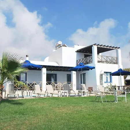 Sea Front Villa, Heated Private Pool, Amazing Location Paphos 323 Villa