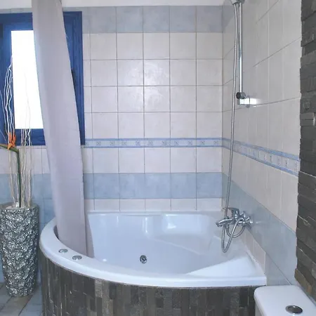 Sea Front Villa, Heated Private Pool, Amazing Location Paphos 323