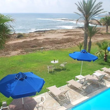 Sea Front Villa, Heated Private Pool, Amazing Location Paphos 323 别墅 基索内加