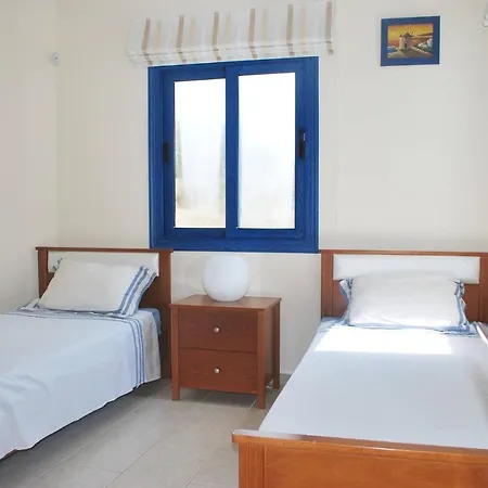 Sea Front Villa, Heated Private Pool, Amazing Location Paphos 323 别墅 基索内加