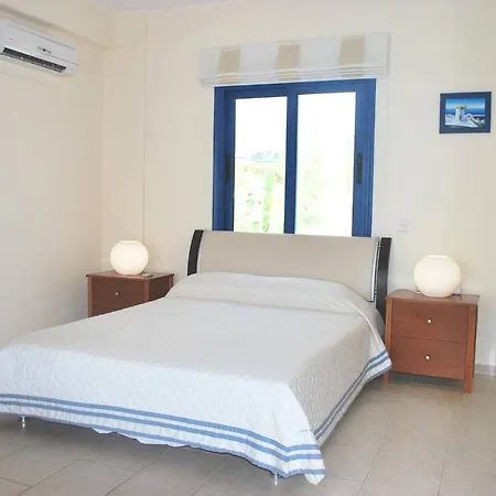 Sea Front Villa, Heated Private Pool, Amazing Location Paphos 323 * 基索内加