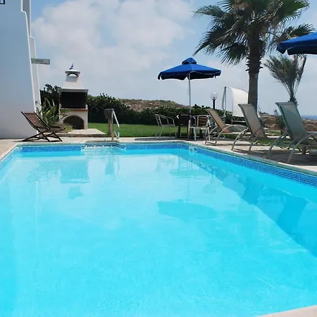 Sea Front Villa, Heated Private Pool, Amazing Location Paphos 323 * 基索内加