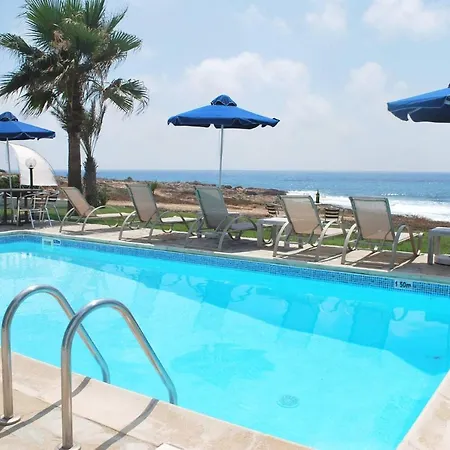 Sea Front Villa, Heated Private Pool, Amazing Location Paphos 323 * 基索内加