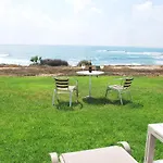 Sea Front Villa, Heated Private Pool, Amazing Location Paphos 323