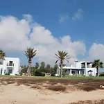 Sea Front Villa, Heated Private Pool, Amazing Location Paphos 323 Villa