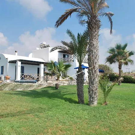 Sea Front Villa, Heated Private Pool, Amazing Location Paphos 323 Villa Kissonerga
