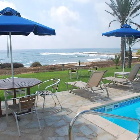Sea Front Villa, Heated Private Pool, Amazing Location Paphos 323