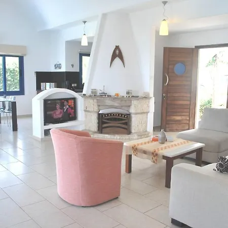 Villa Sea Front Villa, Heated Private Pool, Amazing Location Paphos 323
