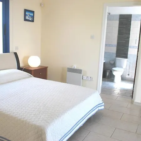 Villa Sea Front Villa, Heated Private Pool, Amazing Location Paphos 323 *