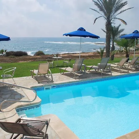 Sea Front Villa, Heated Private Pool, Amazing Location Paphos 323 *