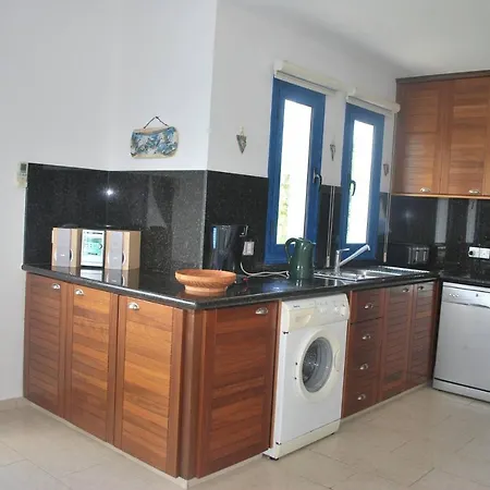 Villa Sea Front Villa, Heated Private Pool, Amazing Location Paphos 323