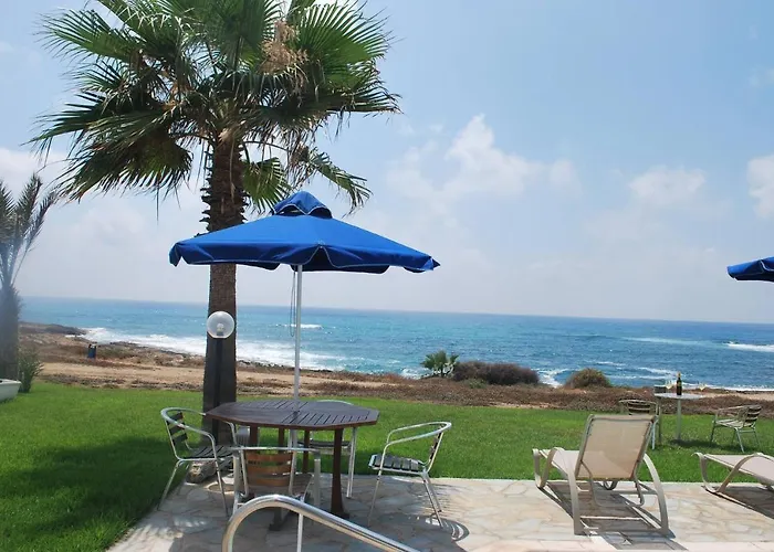Sea Front Villa, Heated Private Pool, Amazing Location Paphos 323 Villa