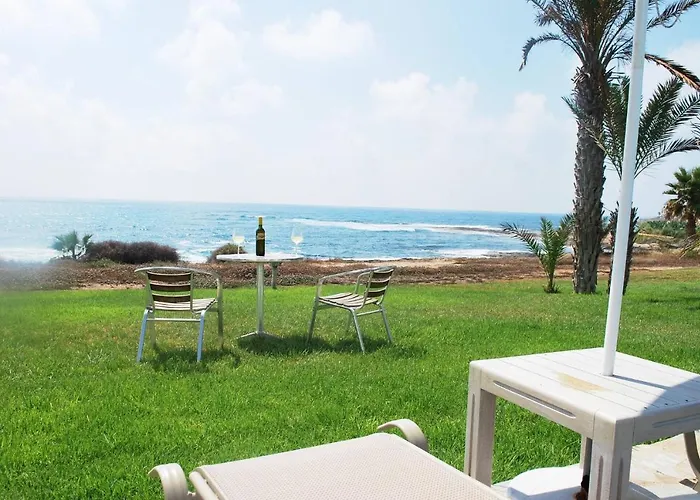 Sea Front Villa, Heated Private Pool, Amazing Location Paphos 323 * Kissonerga