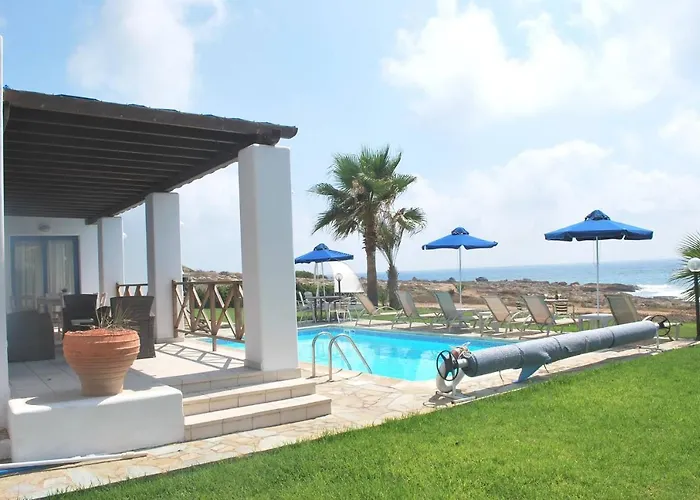 Sea Front Villa, Heated Private Pool, Amazing Location Paphos 323 Kissonerga