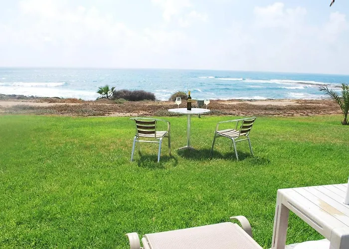 Sea Front Villa, Heated Private Pool, Amazing Location Paphos 323