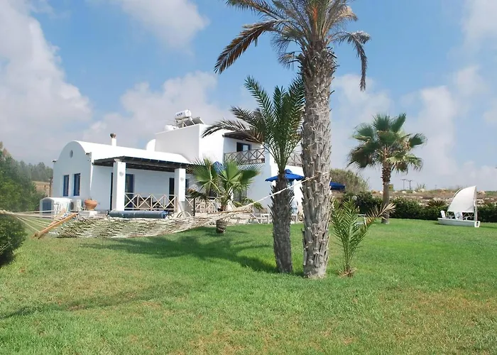 Sea Front Villa, Heated Private Pool, Amazing Location Paphos 323 Villa Kissonerga
