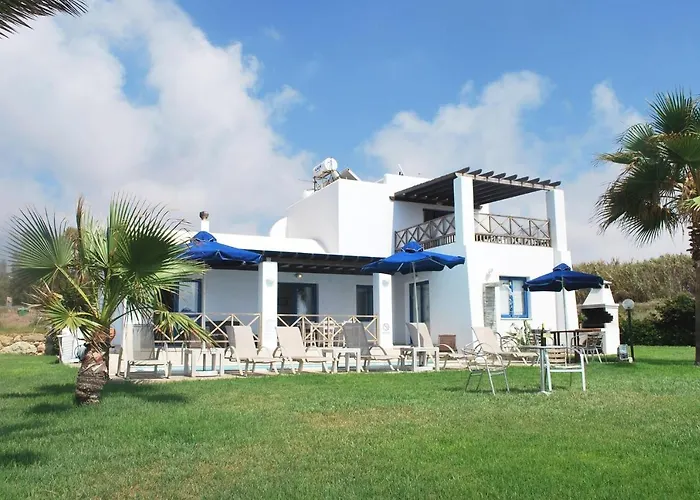 Sea Front Villa, Heated Private Pool, Amazing Location Paphos 323 Villa