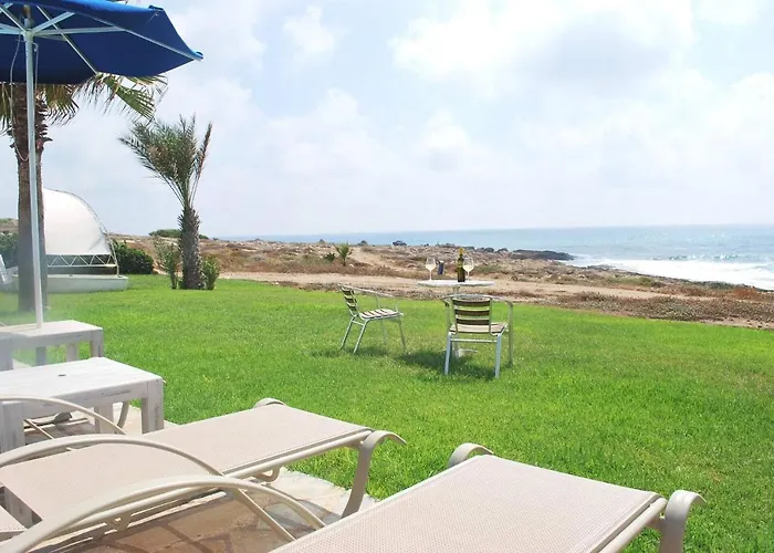 Sea Front Villa, Heated Private Pool, Amazing Location Paphos 323 *