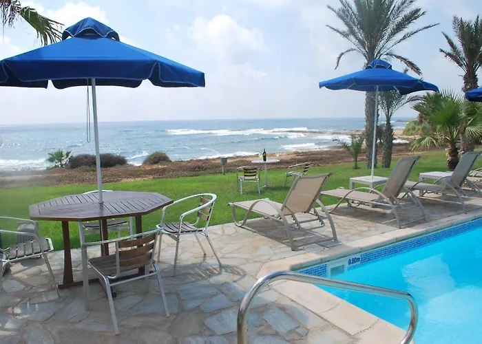 Sea Front Villa, Heated Private Pool, Amazing Location Paphos 323
