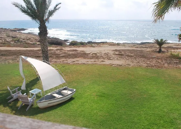 Sea Front Villa, Heated Private Pool, Amazing Location Paphos 323 Villa