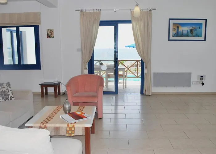 Sea Front Villa, Heated Private Pool, Amazing Location Paphos 323 * Kissonerga