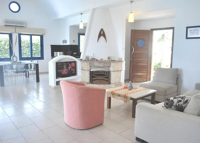 Villa Sea Front Villa, Heated Private Pool, Amazing Location Paphos 323