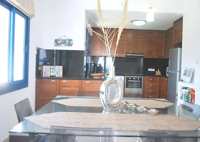 Villa Sea Front Villa, Heated Private Pool, Amazing Location Paphos 323