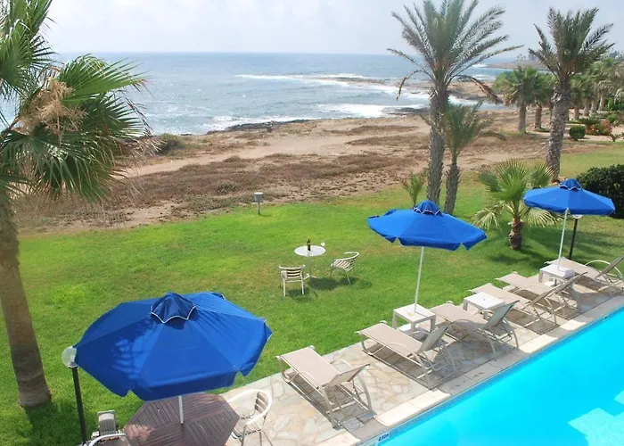 Sea Front Villa, Heated Private Pool, Amazing Location Paphos 323 Villa Kissonerga