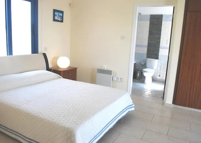 Villa Sea Front Villa, Heated Private Pool, Amazing Location Paphos 323 *