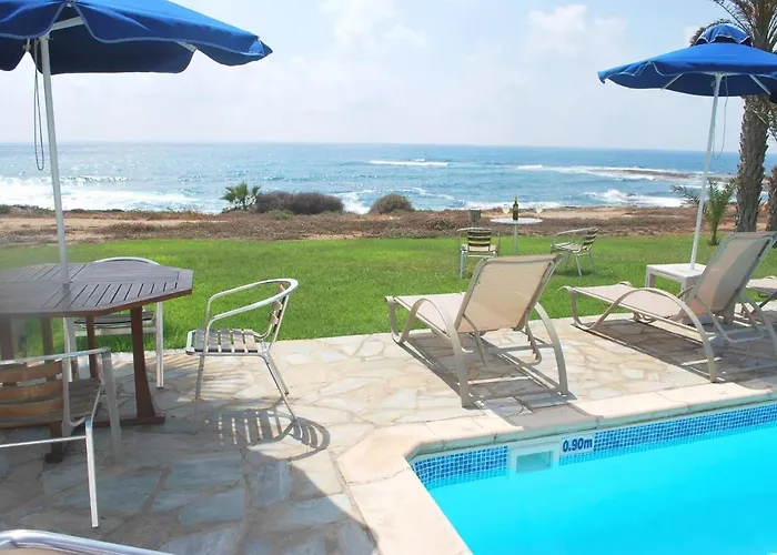 Sea Front Villa, Heated Private Pool, Amazing Location Paphos 323 Villa