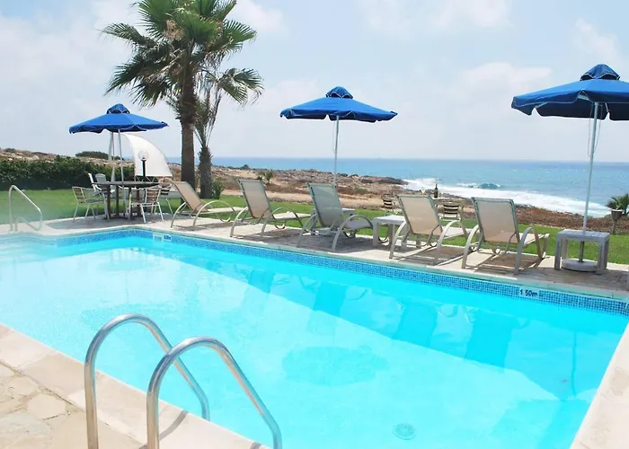 Sea Front Villa, Heated Private Pool, Amazing Location Paphos 323