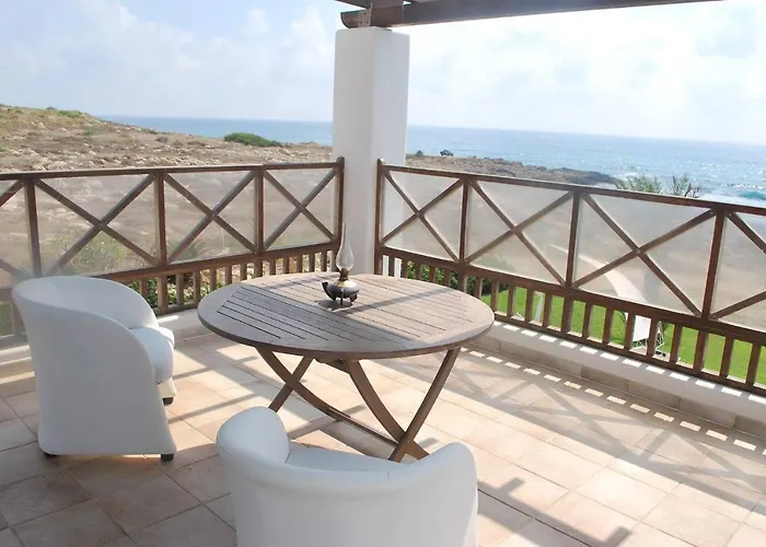 Sea Front Villa, Heated Private Pool, Amazing Location Paphos 323 Villa *