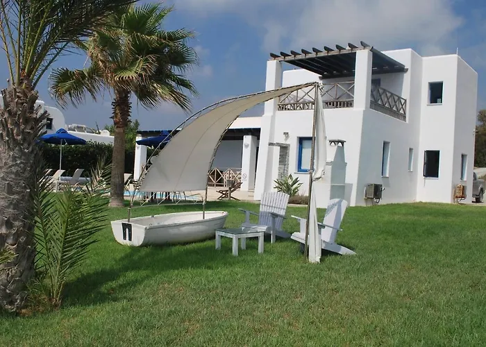 Sea Front Villa, Heated Private Pool, Amazing Location Paphos 323 *