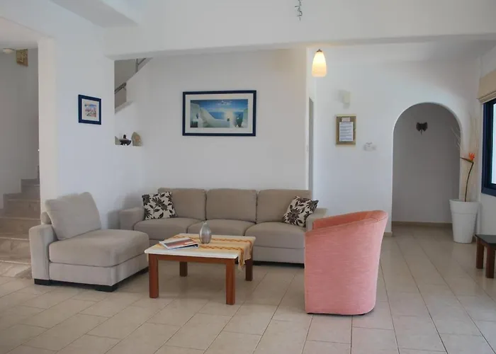 Sea Front Villa, Heated Private Pool, Amazing Location Paphos 323 Villa Kissonerga
