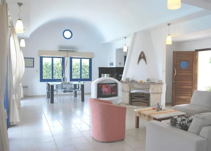Villa Sea Front Villa, Heated Private Pool, Amazing Location Paphos 323
