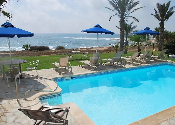 Sea Front Villa, Heated Private Pool, Amazing Location Paphos 323 *