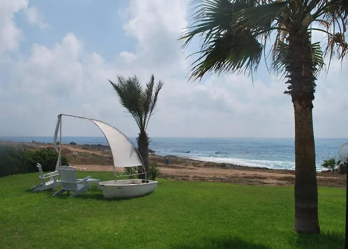 Sea Front Villa, Heated Private Pool, Amazing Location Paphos 323