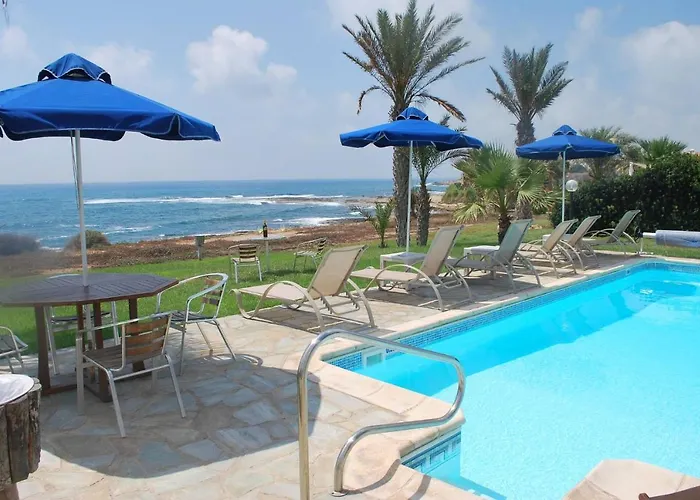 Sea Front Villa, Heated Private Pool, Amazing Location Paphos 323 Villa