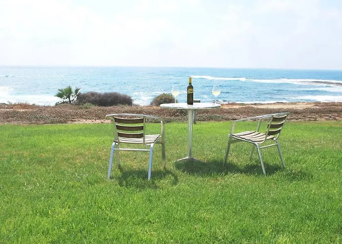 Sea Front Villa, Heated Private Pool, Amazing Location Paphos 323