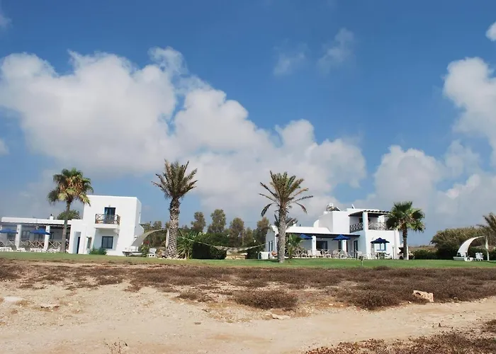 Sea Front Villa, Heated Private Pool, Amazing Location Paphos 323 Villa