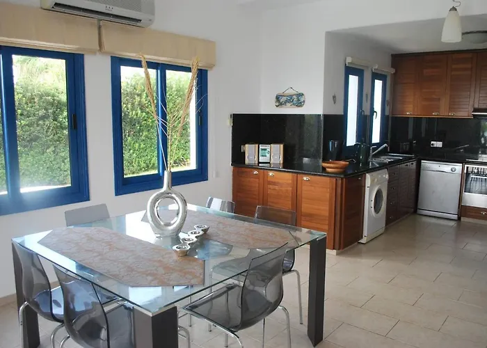 Villa Sea Front Villa, Heated Private Pool, Amazing Location Paphos 323 *