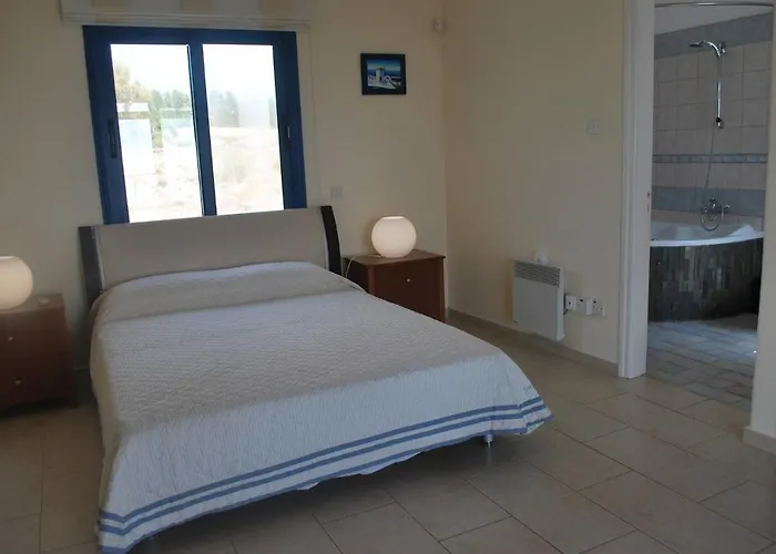 Sea Front Villa, Heated Private Pool, Amazing Location Paphos 323 *