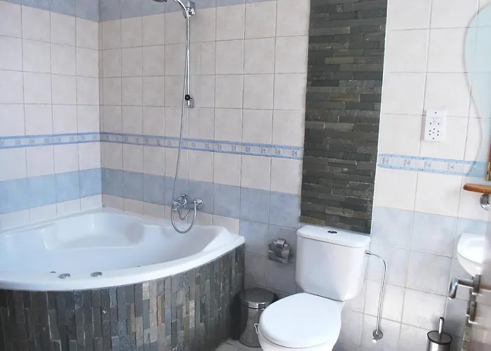 Sea Front Villa, Heated Private Pool, Amazing Location Paphos 323 *